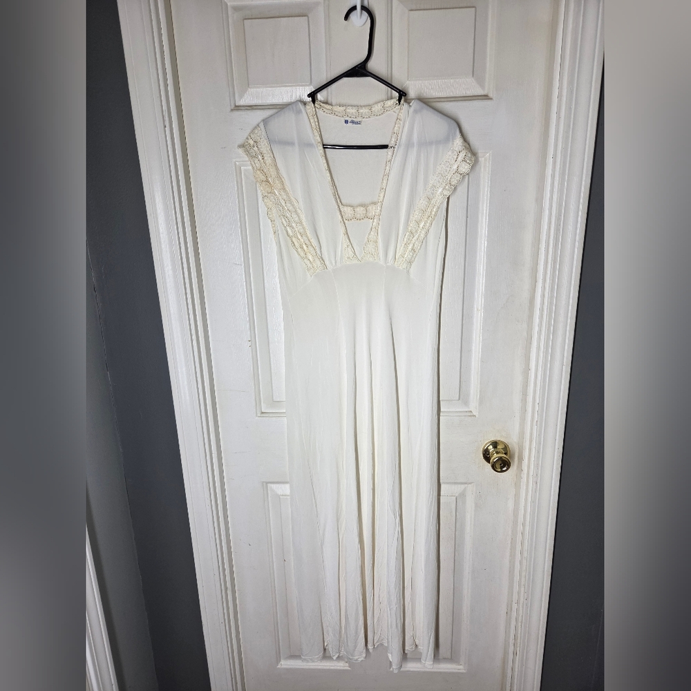 Vintage Schiessec Ivory Nightgown Size 42